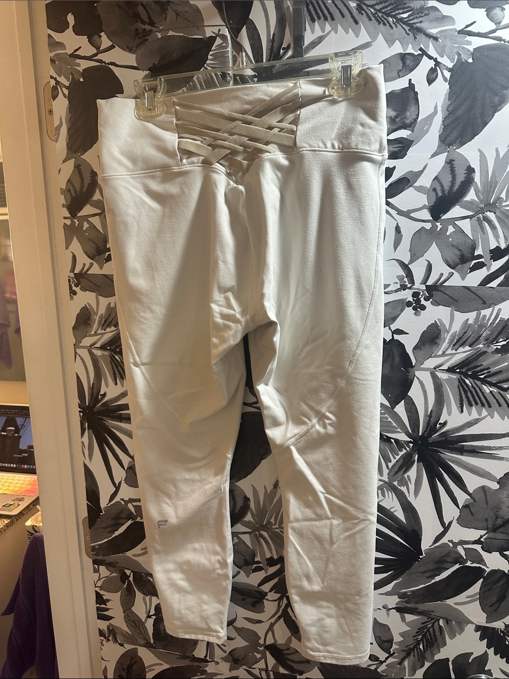 Fabletics XL White Crisscross Waist Active Leggings